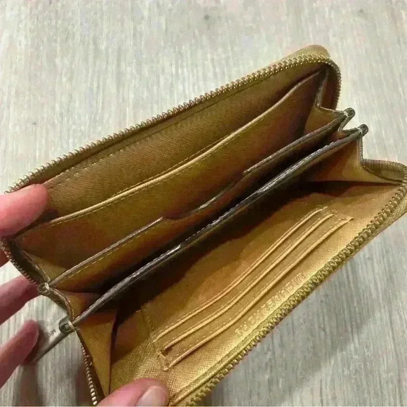 Michael Kors Gold Wallet - Picture 4 of 4